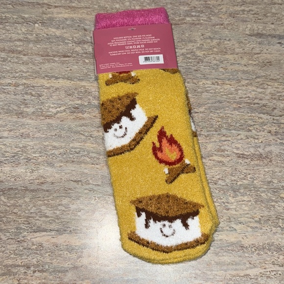 NEW Bath & Body Works Cozy Campfire Socks - Picture 2 of 3